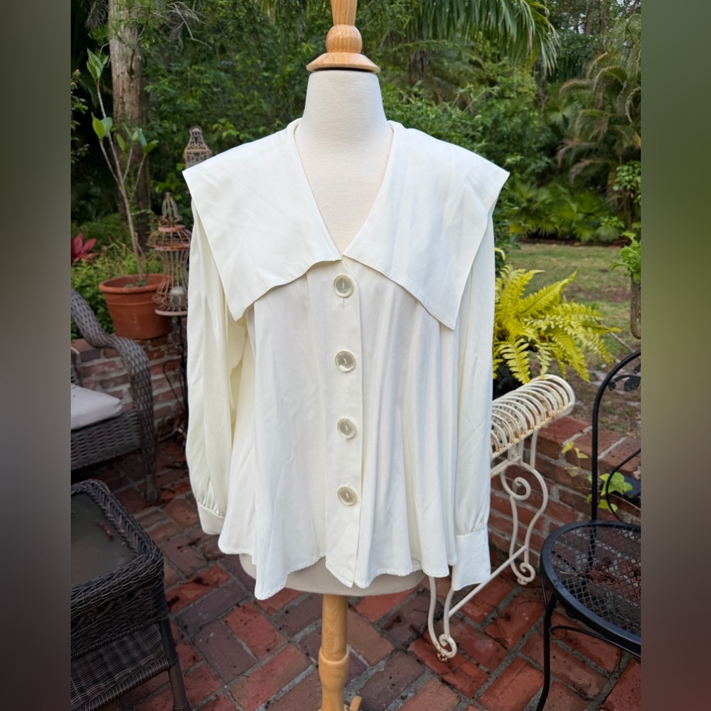 Women’s expose vintage Cream Button-Front Blouse with Wide Sailor Collar L
